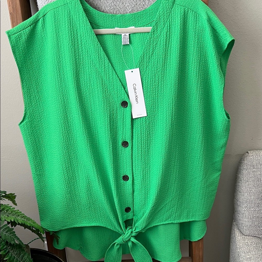 ☘️Calvin Klein Vibrant Green Button-Front Top, Size 2X, NWT, Retails $85 ☘️